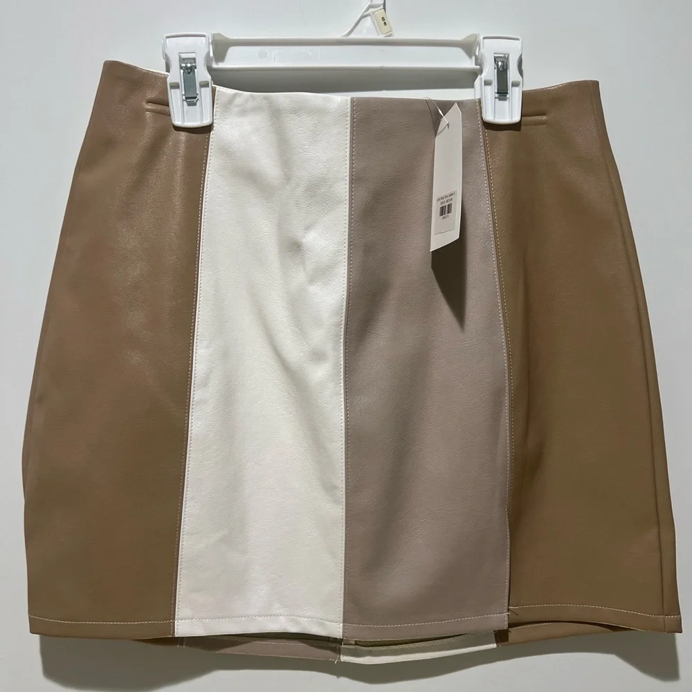 NWT Le Lis Collection Vegan Leather Striped Neutral Women’s Skirt Size Small